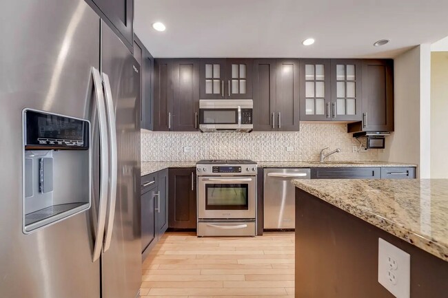 Building Photo - 1125 Maxwell Ln Unit 1125