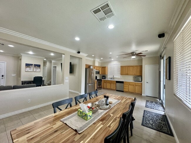 Photo - Elegant 4 Bed, 3 Bath Fully Furnished Hous...