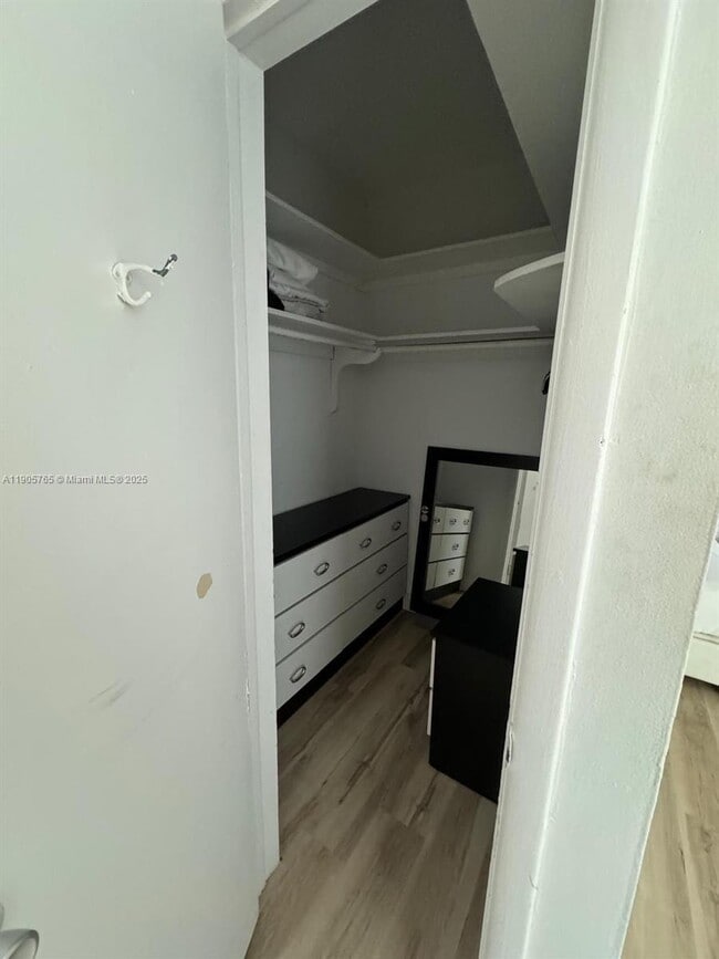 Photo - 543 Meridian Ave Unidad 12