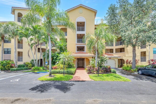 Photo - 800 Uno Lago Dr Unit 302