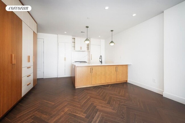 Photo - 11-12 44th Drive 6G