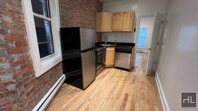 NEWLY RENOVATED BEAUTIFUL 2 BEDROOMS WITH ... - NEWLY RENOVATED BEAUTIFUL 2 BEDROOMS WITH ... Apartment Unit 1L