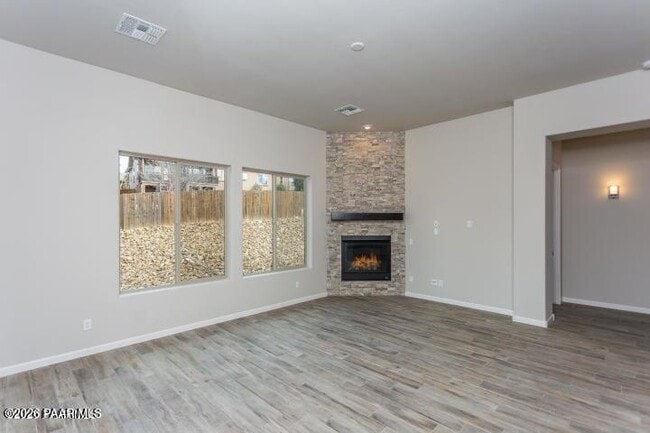 Photo - 488 Isabelle Ln