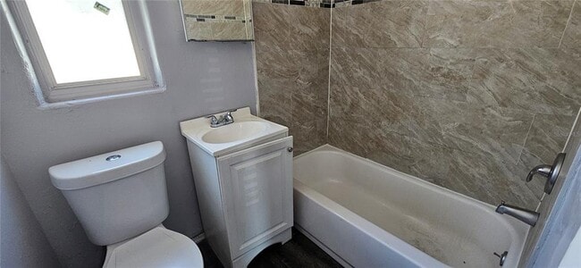 Photo - 424 N Charles St Unidad 07