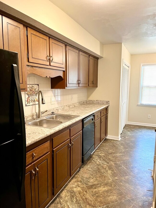 Photo - Largest Unit in Oglethorpe Place, 3bd/2.5b...