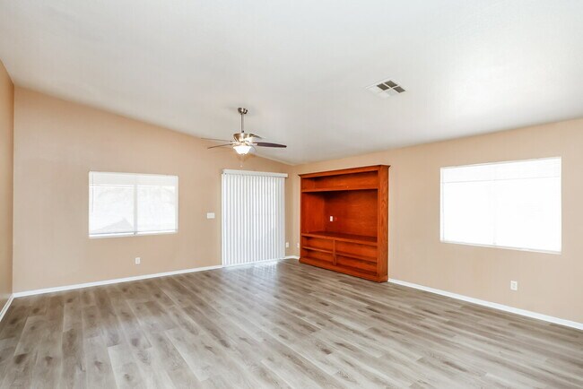 Photo - 1002 Emerald Stone Ave