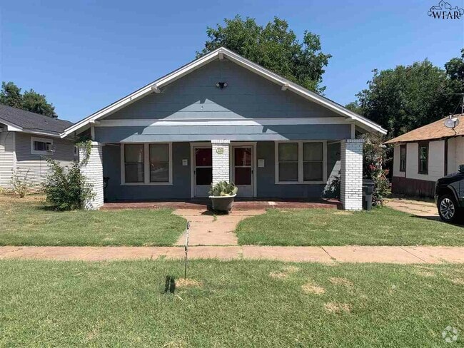Building Photo - 2206 1/2 8th St Rental