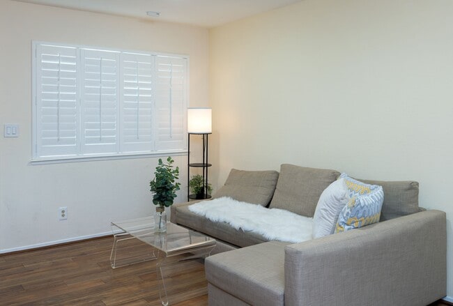 Photo - 4355 Diamond St Unit 4