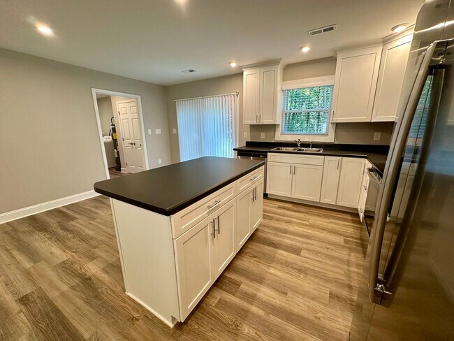 Photo - Brand New Spacious 3 Bedroom, 2 Bathroom H...