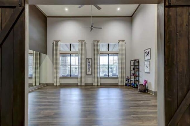 Building Photo - 1 bedroom in Austin TX 78744 Unit 1018 Rental