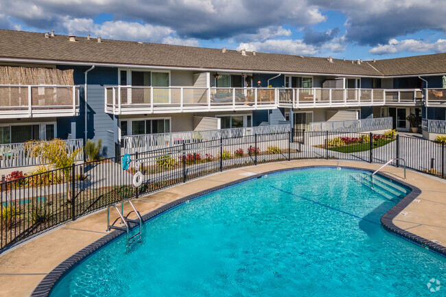 Newly renovated Garden Pool Apartments - The Franciscan Rental