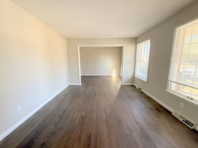 Photo - 1729 Laverne Dr NW