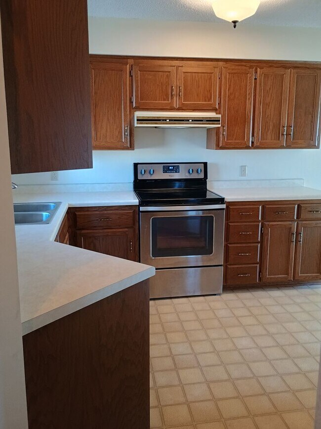 Photo - AVAILABLE 4/01/26 Large 2 Bedroom 1 Bath Main Floor Home