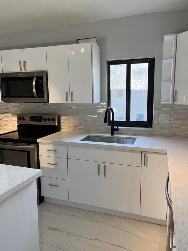 Photo - 3 bedroom in Miami FL 33142