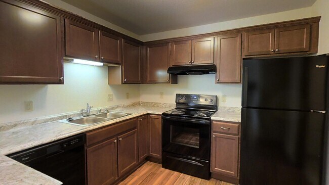 Photo - Condo Style Lower 2 Bedroom 2 Bathroom Apartment is Available Unidad 33