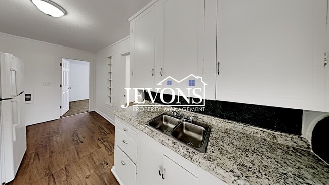 Photo - 201 N 6th St