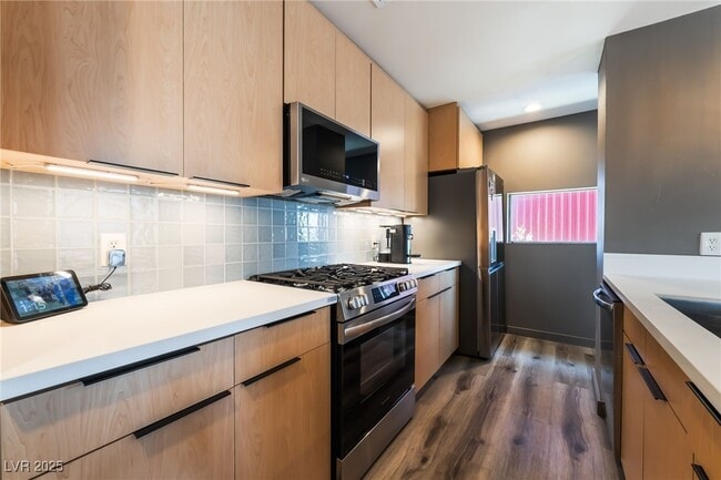 Building Photo - 137 S 11th St Rental