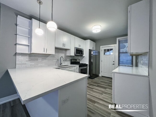 Photo - 3935 N Janssen Ave Unit 2