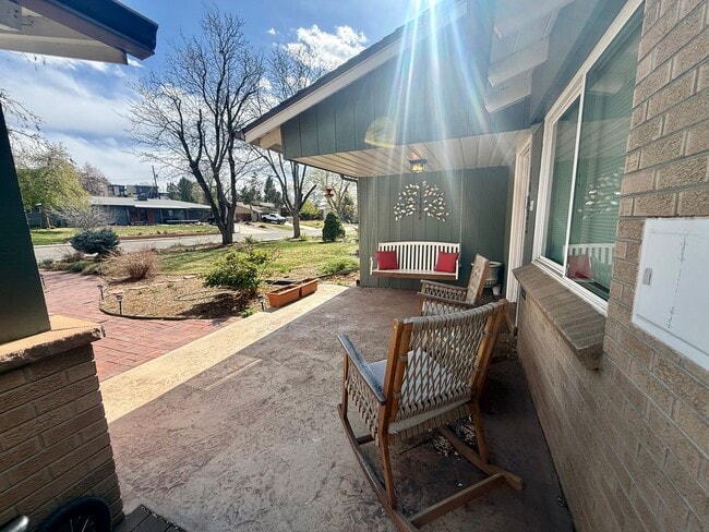 Photo - Sprawling 6 BR 4 BA Applewood Paradise - Live in Luxury with this Entertainer's Dream!