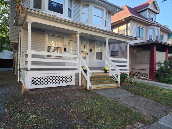 Photo - 1330 W 89th St