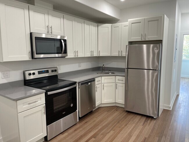 Photo - 675 N 39th St