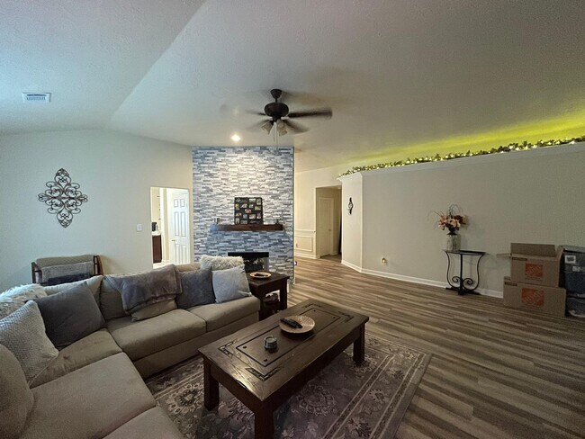 Photo - 4611 Silverlake Dr