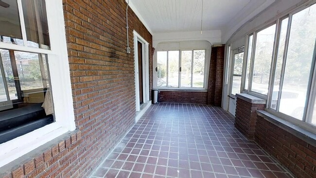 681 College Ave