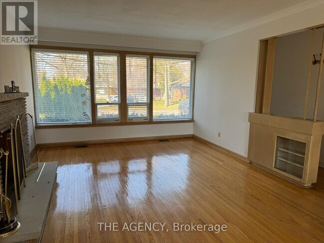 Photo - 64 Farningham Crescent