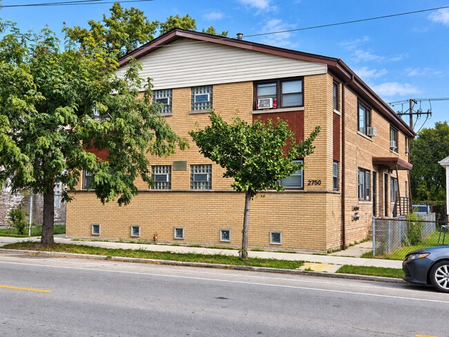Building Photo - 2750 E 83rd St