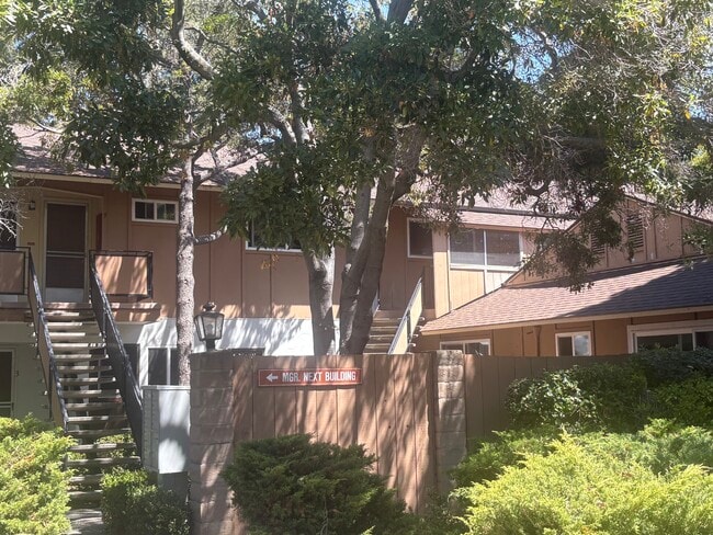 Building Photo - 1045 W Washington Ave Unit 10