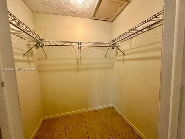 809 NE 199th St Unit 206-7