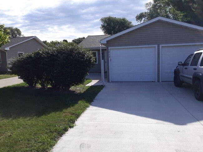 Building Photo - 1010/1012 Delaware Unit 1012 Delaware