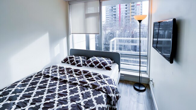 Photo - 161 W Georgia St