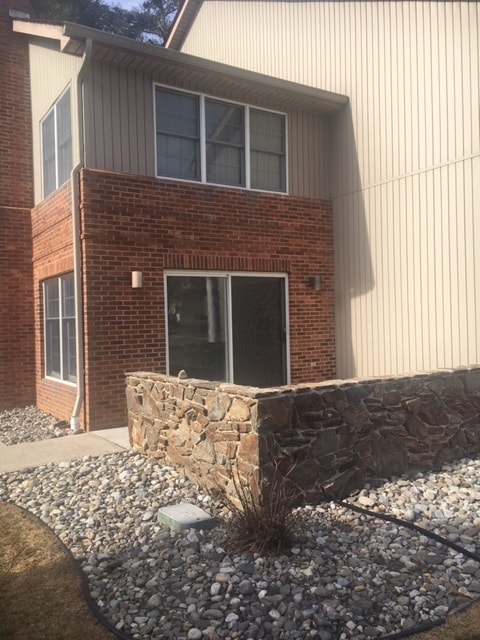 2 Patios! - 3001 E Chestnut Ave Unit E42