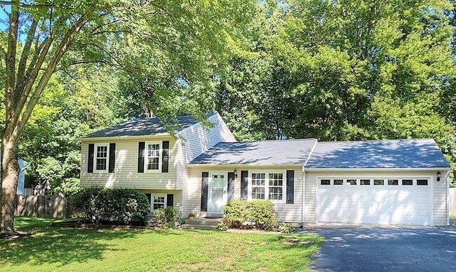 Building Photo - STAFFORD - 4 BEDROOM HOME - NO HOA