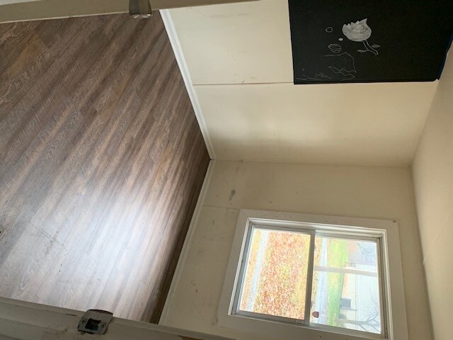 Photo - 245 Deerfoot Rd