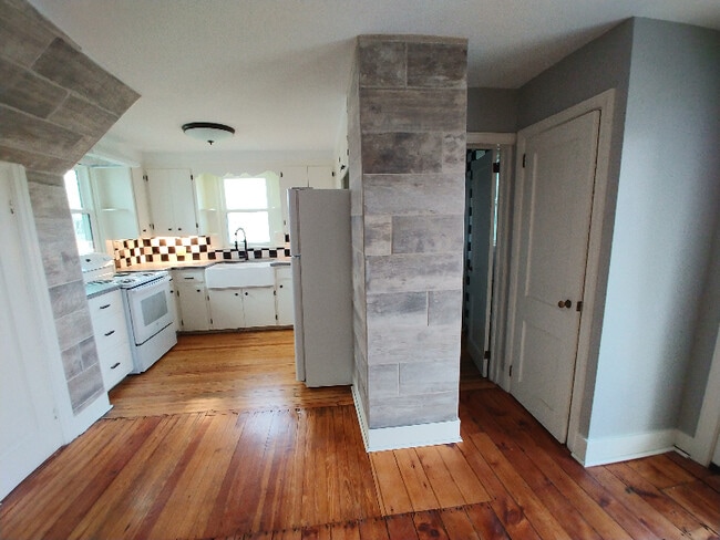 Photo - 117 N Middlesex Rd