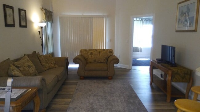 Building Photo - 3 Bedroom furnished Condo in Arrowhead Unit 201