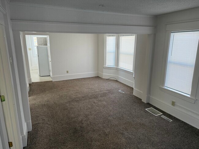 684 Hawthorne Ave E Unit 1LowerLevel