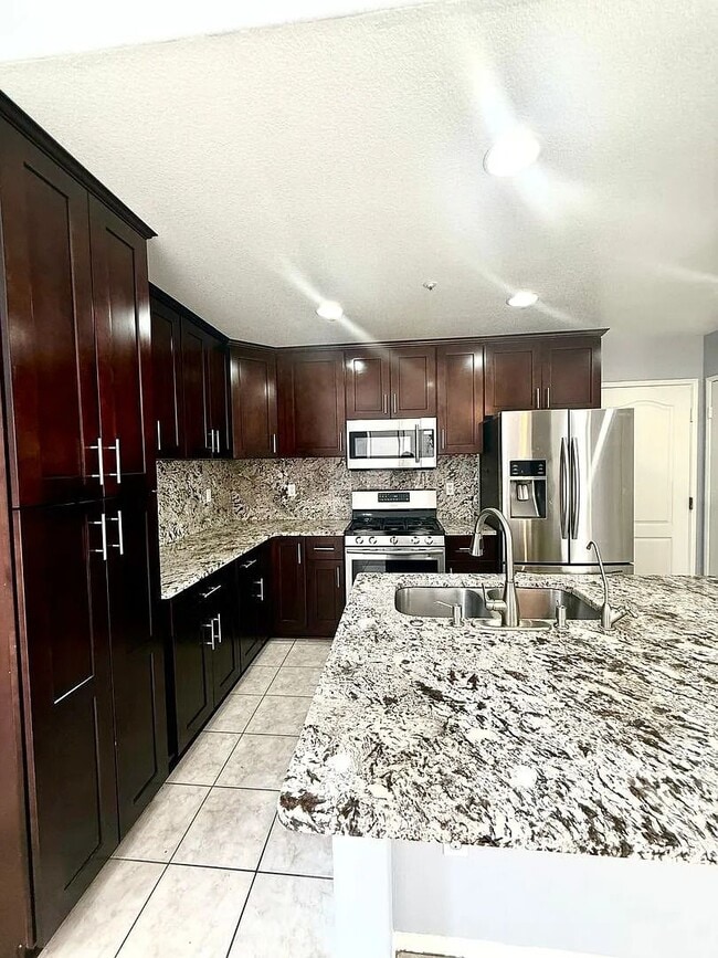 301 N Navarette Pl