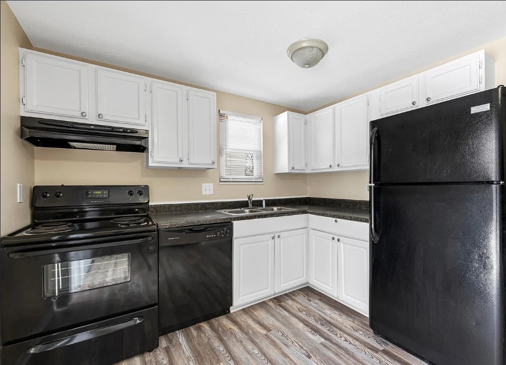 Photo - Woodsedge Condominiums