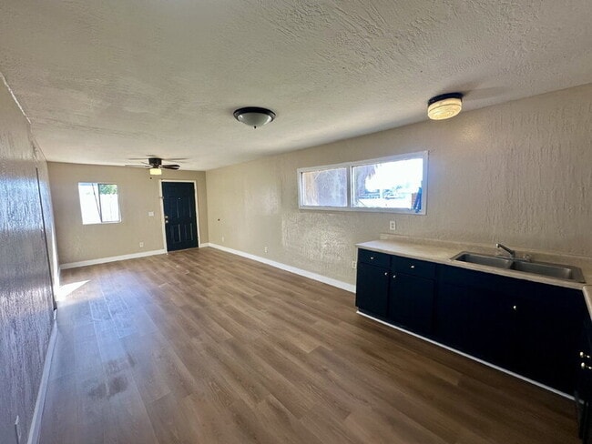 Photo - 372 W Northern Ave Unit 2 (back)