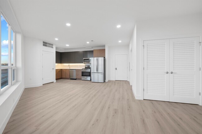 Photo - 17 AVENUE E Unidad 307