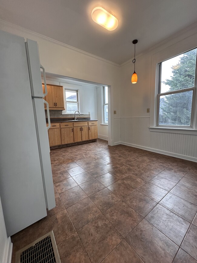Building Photo - 718 12th St Unit Apt 1
