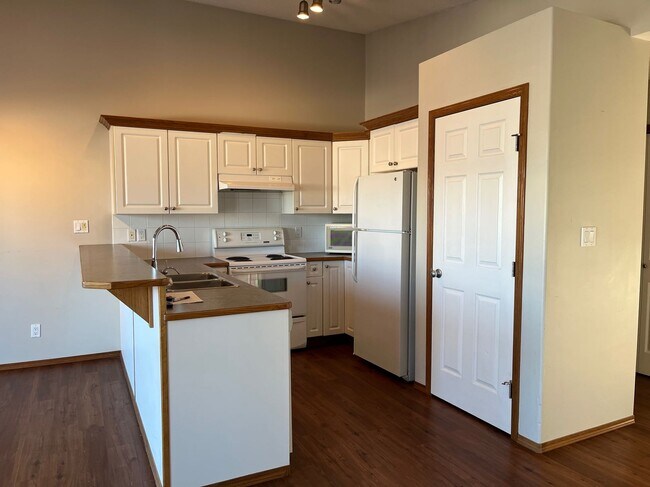 3 Bed 2 Bath Unit in Red Deer, AB