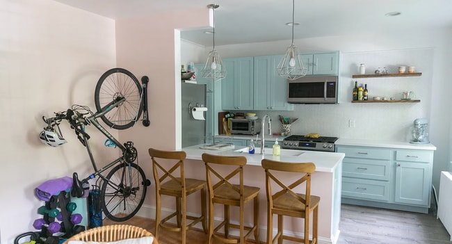 909 E St SE Unit 2