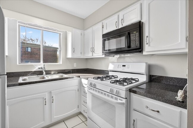 Photo - 604 W 65th St Unit 4