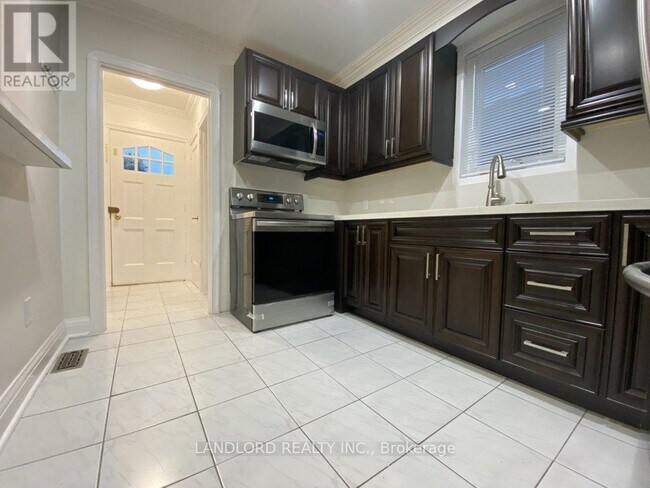 Photo - 92 Holwood Ave