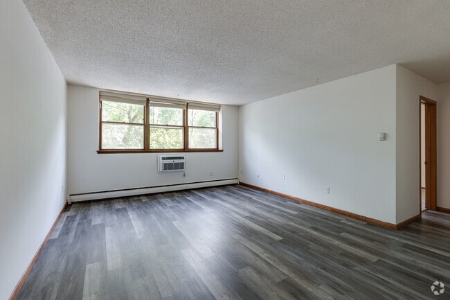 1BR, 1BA - 648SF - Living