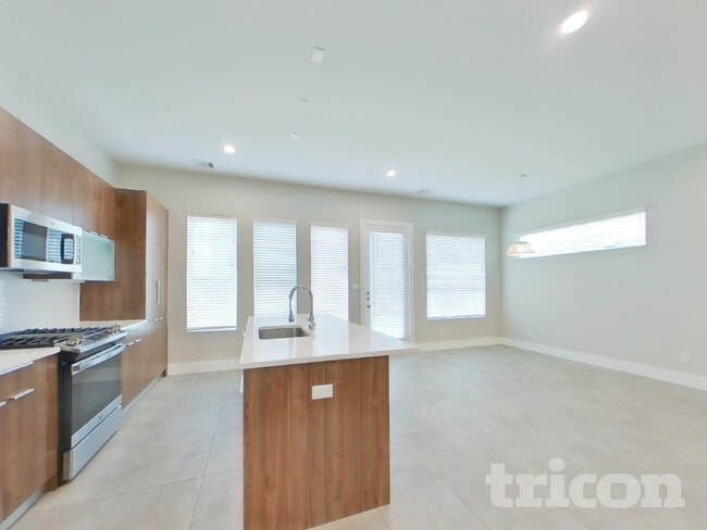 4421 Bora Bora Ln